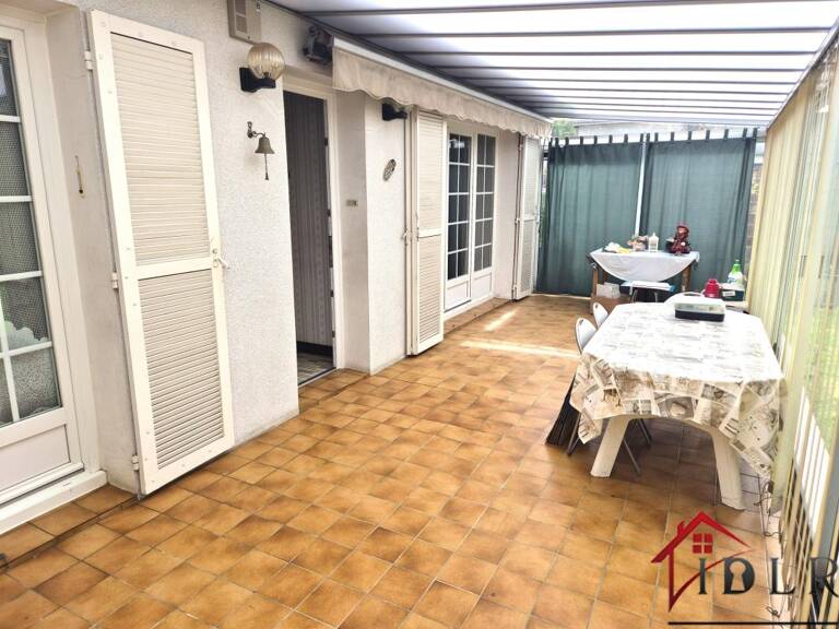 Plain-pied à moderniser de 100m2 avec potentiel 3 chambres — photo 1