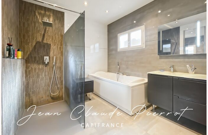 Maison à vendre 6 pièces avec Hangar indépendant et piscine CLARENSAC (30) — photo 4