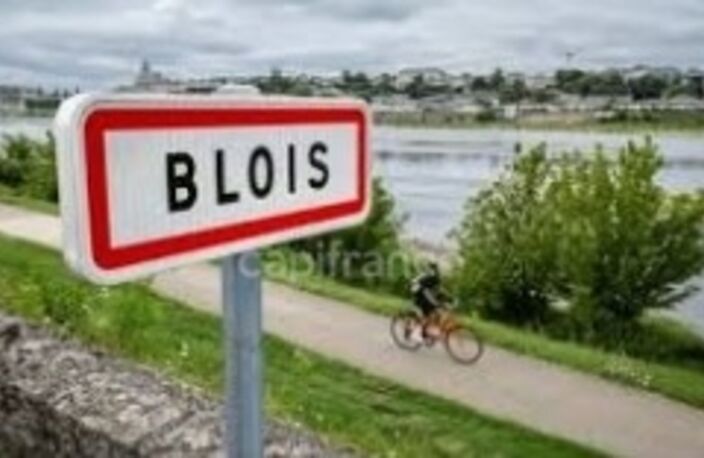 Opportunité Murs & Fonds : Hôtel 2 étoiles de + 40 clés – Emplacement Stratégique Blois Nord — photo 2