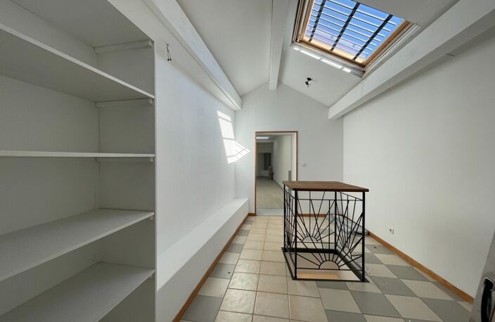 Centre CHAUFFAILLES Local commercial avec appartement rénové - total de 200m2 — photo 2