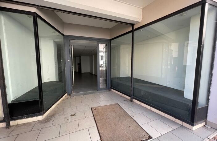 Centre CHAUFFAILLES Local commercial avec appartement rénové - total de 200m2 — photo 3