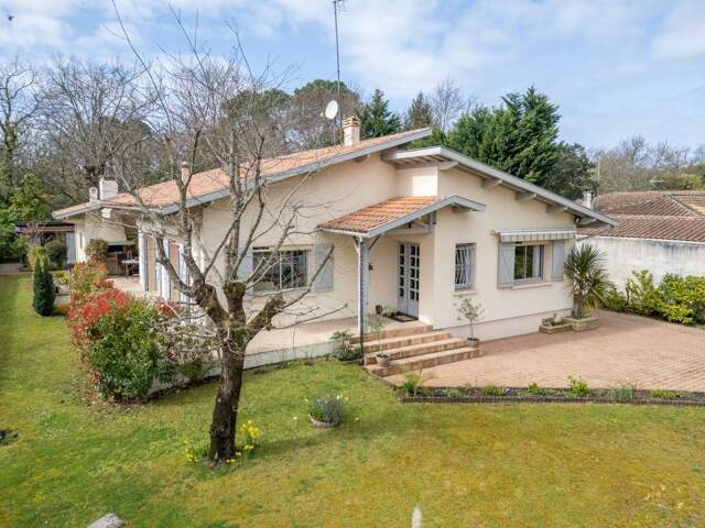 Maison familiale 175 m² à Gujan-Mestras La Hume – 4 chambres, grand séjour, jardin, cave et prestations confort — photo du bien