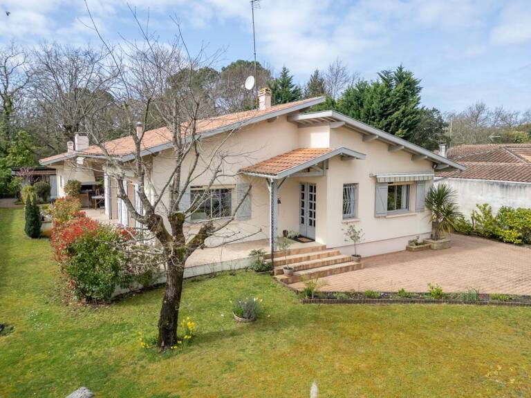 Maison familiale 175 m² à Gujan-Mestras La Hume – 4 chambres, grand séjour, jardin, cave et prestations confort — photo 1