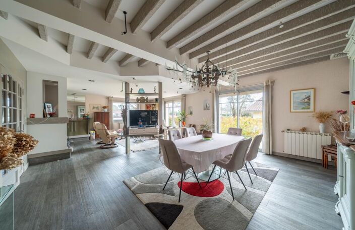 Maison familiale 175 m² à Gujan-Mestras La Hume – 4 chambres, grand séjour, jardin, cave et prestations confort — photo 3