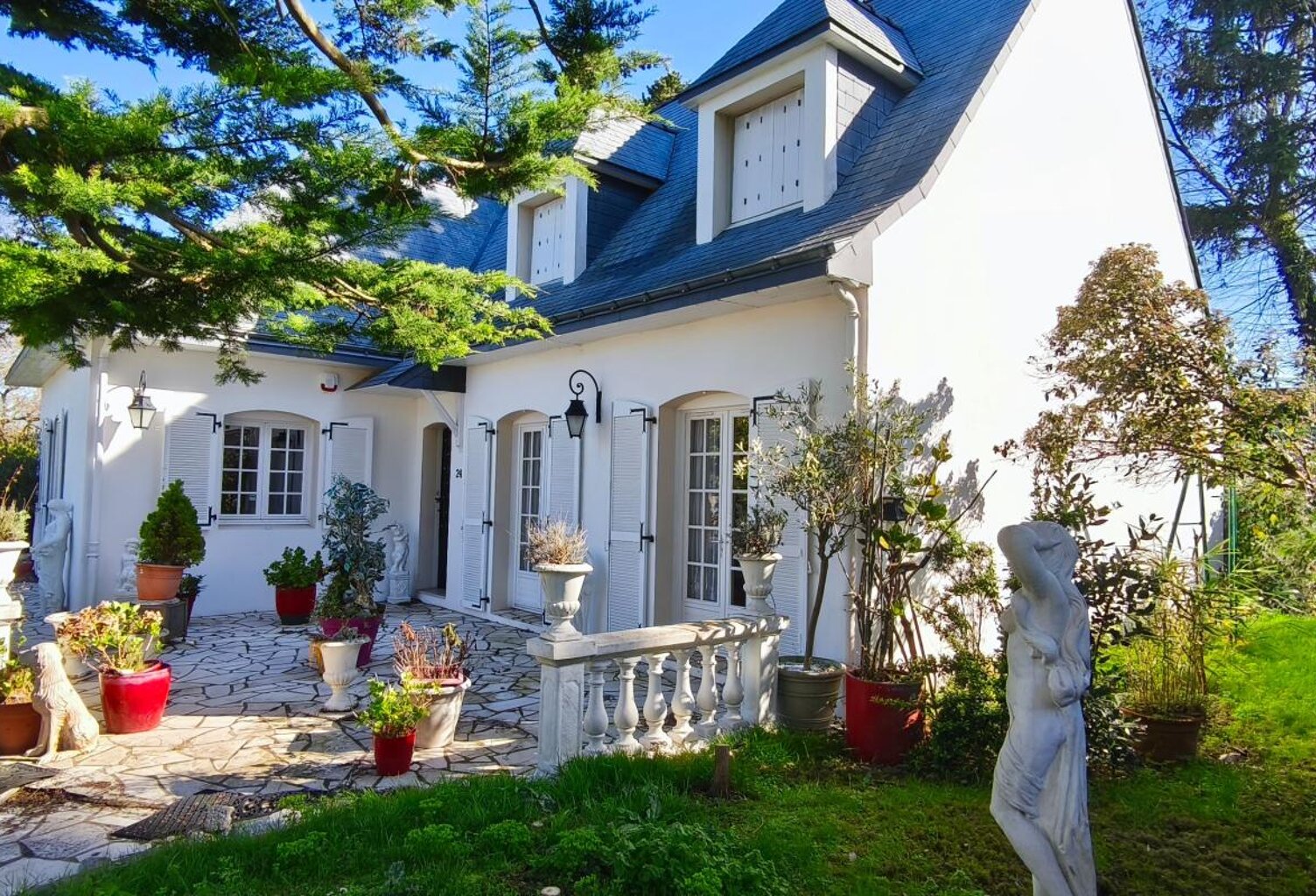 Maison de caractère aux beaux volumes — un potentiel rare à révéler ! — photo 1