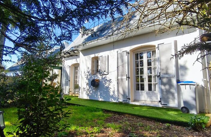 Maison de caractère aux beaux volumes — un potentiel rare à révéler ! — photo 2