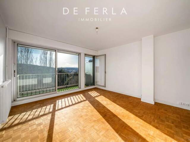Appartement lumineux avec terrasse et parking  à Sèvres — photo du bien