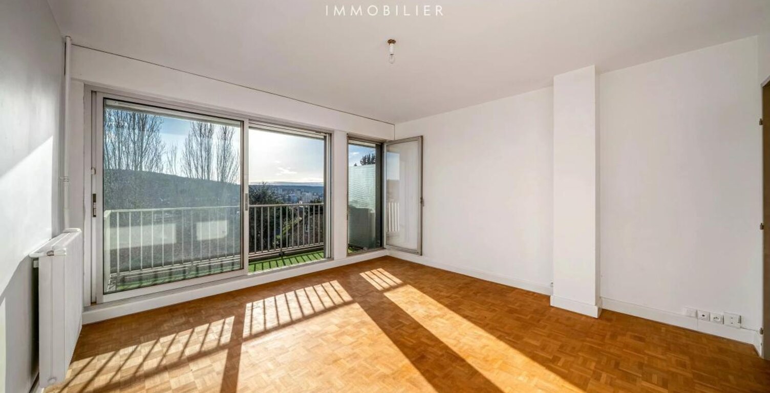 Appartement lumineux avec terrasse et parking  à Sèvres — photo 1