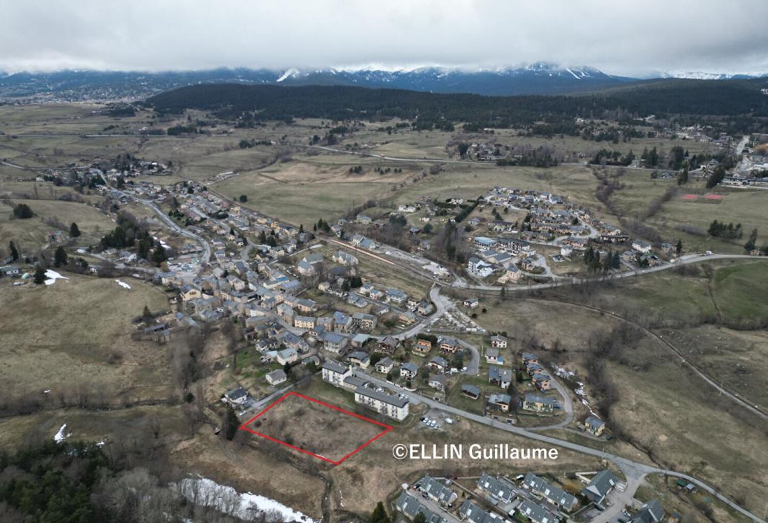 Station de skiTerrain constructible 450 m2 — photo 1