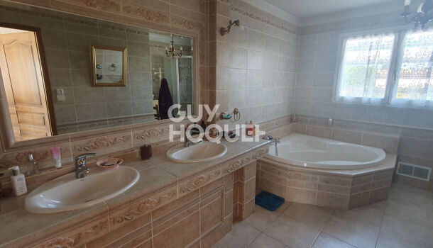 Villa / Maison 7 pièces  à vendre Villeneuve-de-Berg 07170