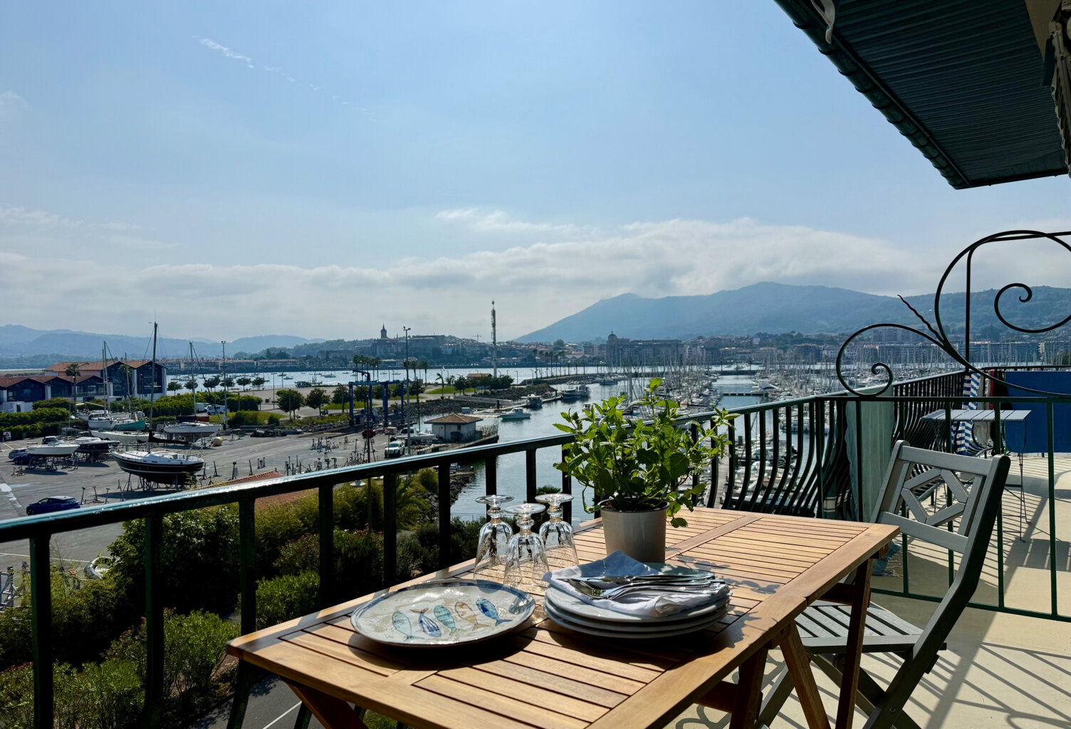 MAGNIFIQUE 3 PIECES QUARTIER PLAGE AVEC VUE SUR LA BAIE/PORT — photo 1