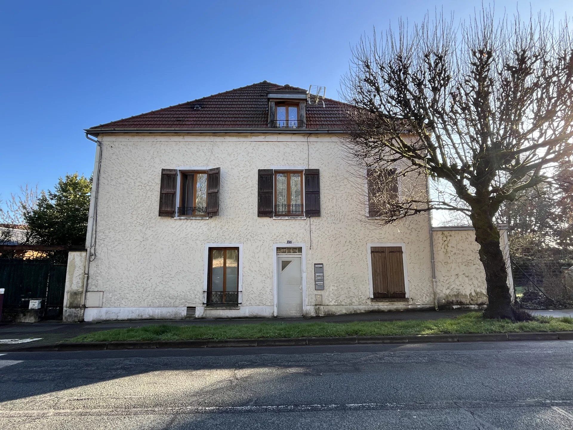 Immeuble 7 pièces 129 m² · à Dourdan · 129 m² · 437 000 €