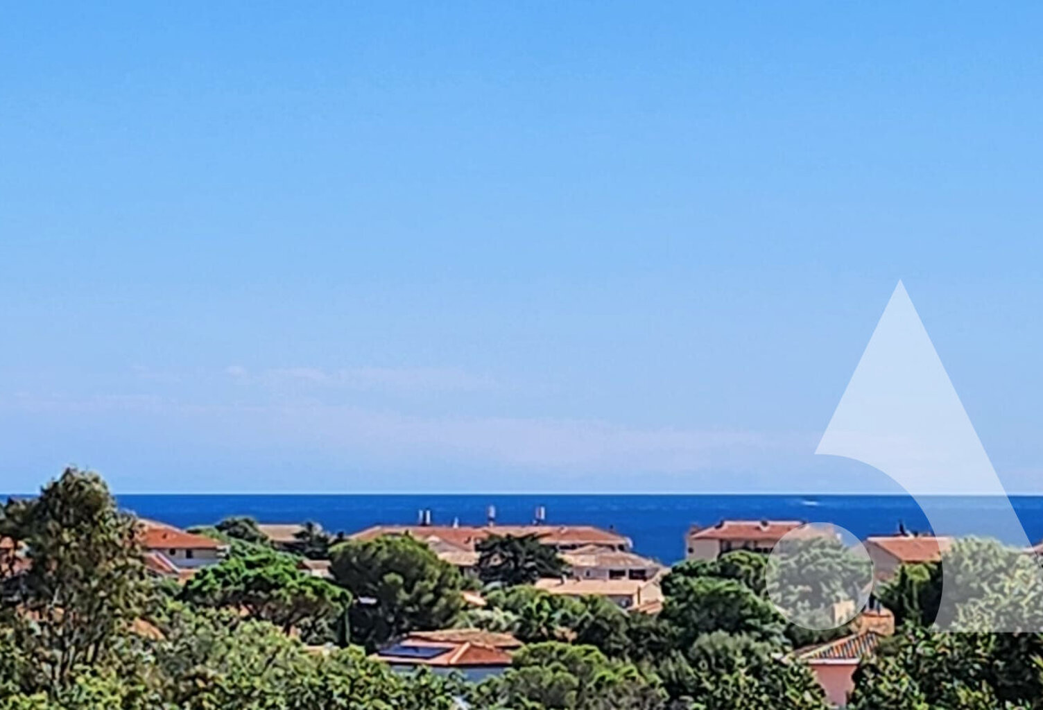 COUP DE COEUR À FRÉJUS  MAISON 155 M², PISCINE, VUE MER ET DOUBLE GARAGE — photo 1
