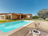 Villa de plain pied avec studio indépendant, piscine, vérand — photo 2