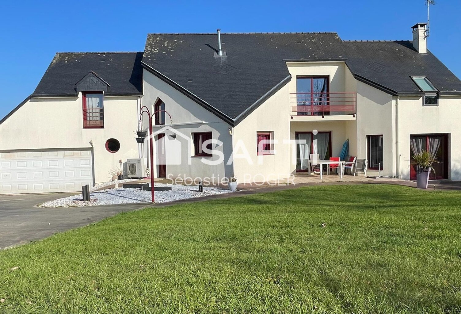 Entre MAYENNE et AMBRIERES LES VALLÉES — photo 1