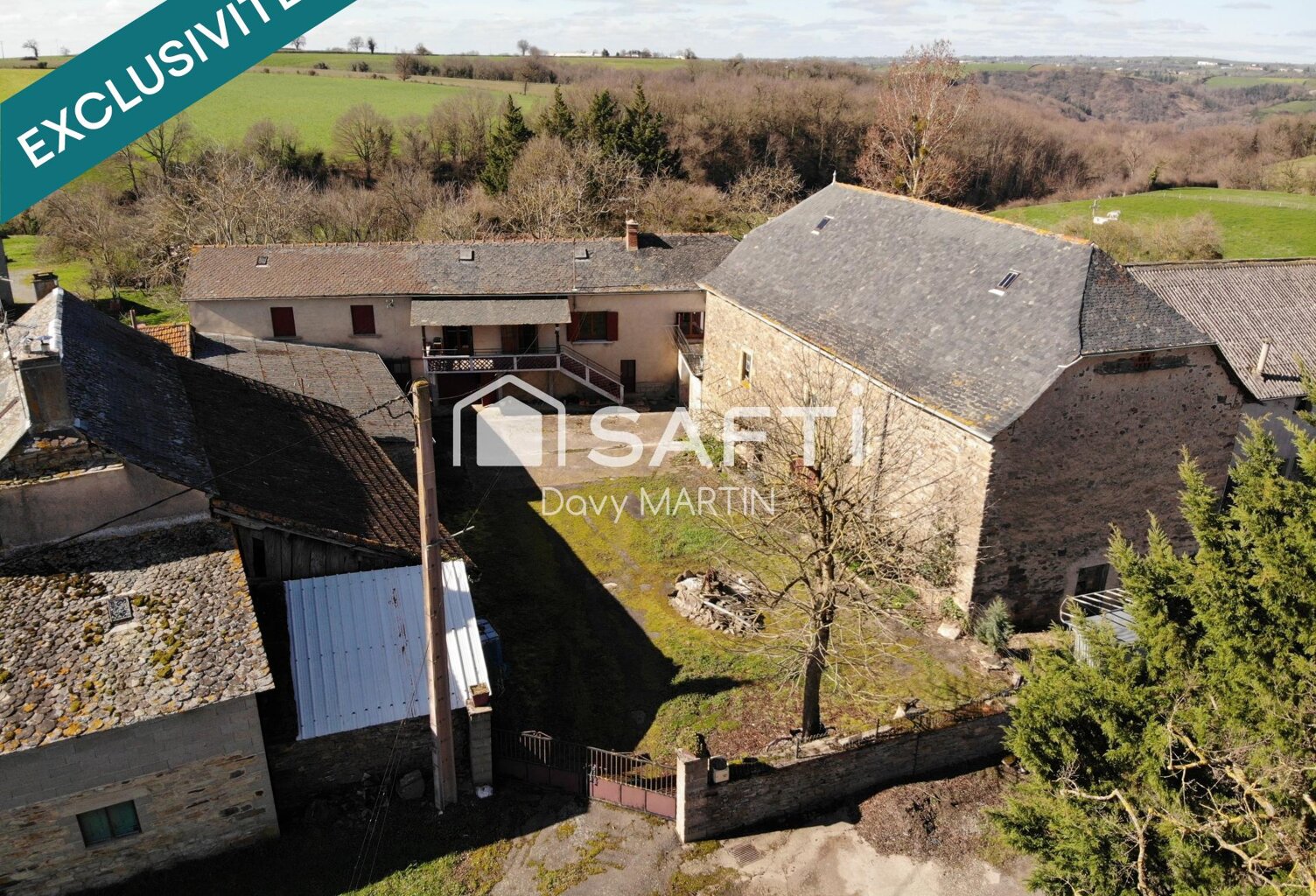 Corps de ferme avec une habitation de 165 m², sa grange et ses dépendances. — photo 1