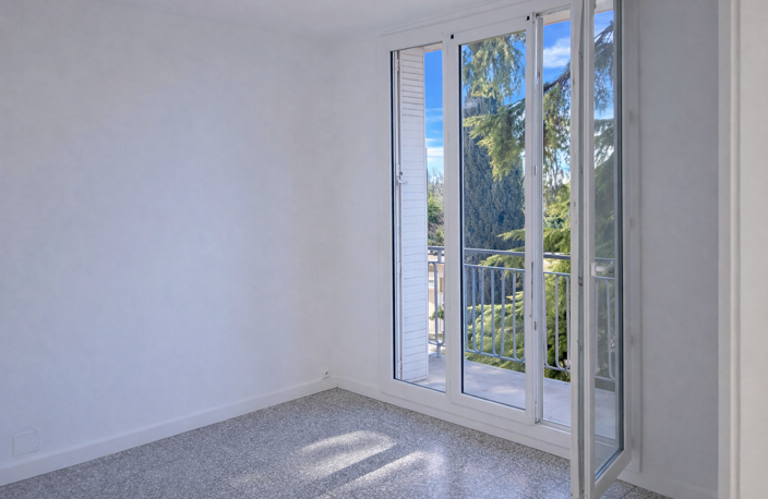 APPARTEMENT T4 (2 CHAMBRES) CLIMATISE, DOUBLE VITRAGE, TRAVE — photo 2