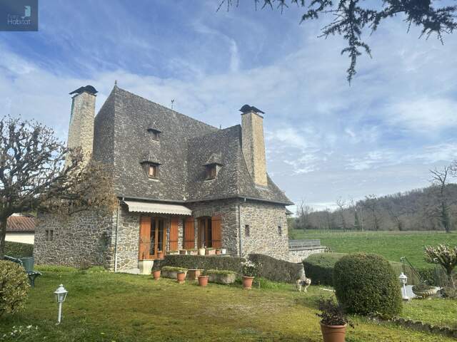 Maison Auvergnate, 5 chambres, grand sous sol, sur un terrain de 2386m² — photo du bien