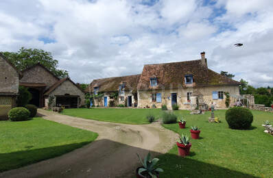 Authentique propriété en pierre avec cour intérieure, grange, colombier et vue sur le canal — photo du bien