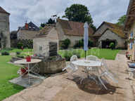 Authentique propriété en pierre avec cour intérieure, grange, colombier et vue sur le canal — photo 2
