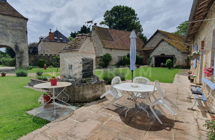 Authentique propriété en pierre avec cour intérieure, grange, colombier et vue sur le canal — photo 2
