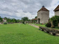 Authentique propriété en pierre avec cour intérieure, grange, colombier et vue sur le canal — photo 3
