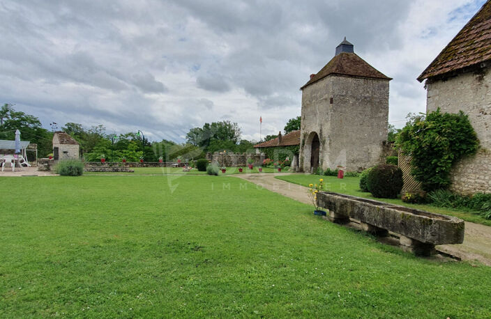 Authentique propriété en pierre avec cour intérieure, grange, colombier et vue sur le canal — photo 3