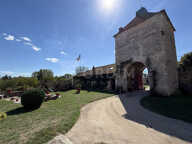 Authentique propriété en pierre avec cour intérieure, grange, colombier et vue sur le canal — photo 4