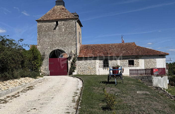 Authentique propriété en pierre avec cour intérieure, grange, colombier et vue sur le canal — photo 5