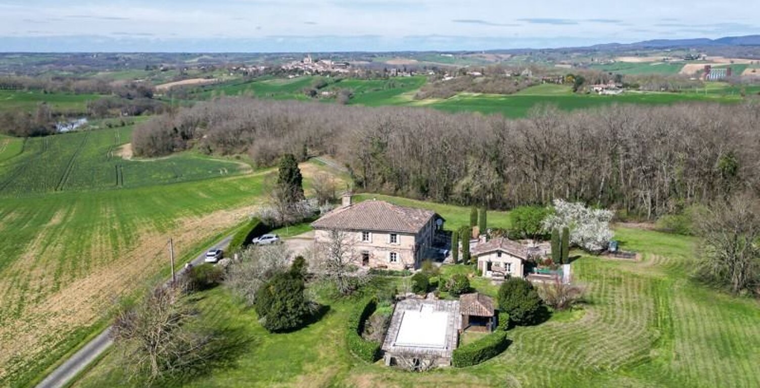 Ferme (tte) de 8 pièces principales — photo 1