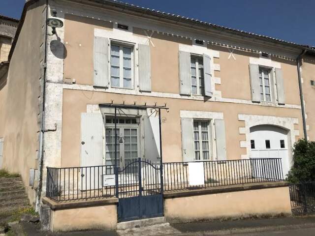Maison de bourg de 4 pièces principales — photo du bien