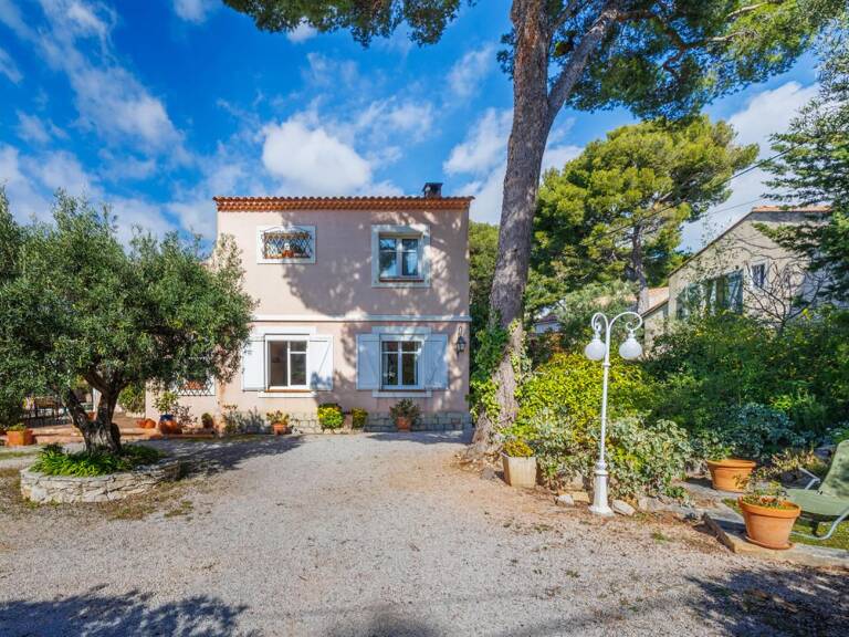 Villa — photo 1