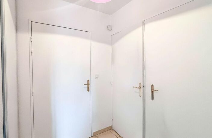 T2 35 m² AVEC BALCON, PISCINE ET UNE PLACE DE PARKING –  MONTPELLIER-CELLENEUVE — photo 5