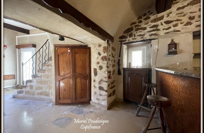 TAVEL, Maison singulière aux volumes rares et au potentiel remarquable — photo 4
