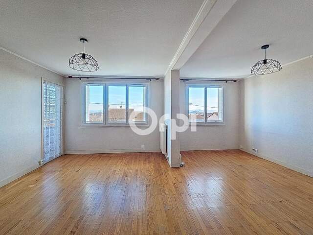 Réf 354 Appartement Avec Balcon et parking deux chambres — photo du bien