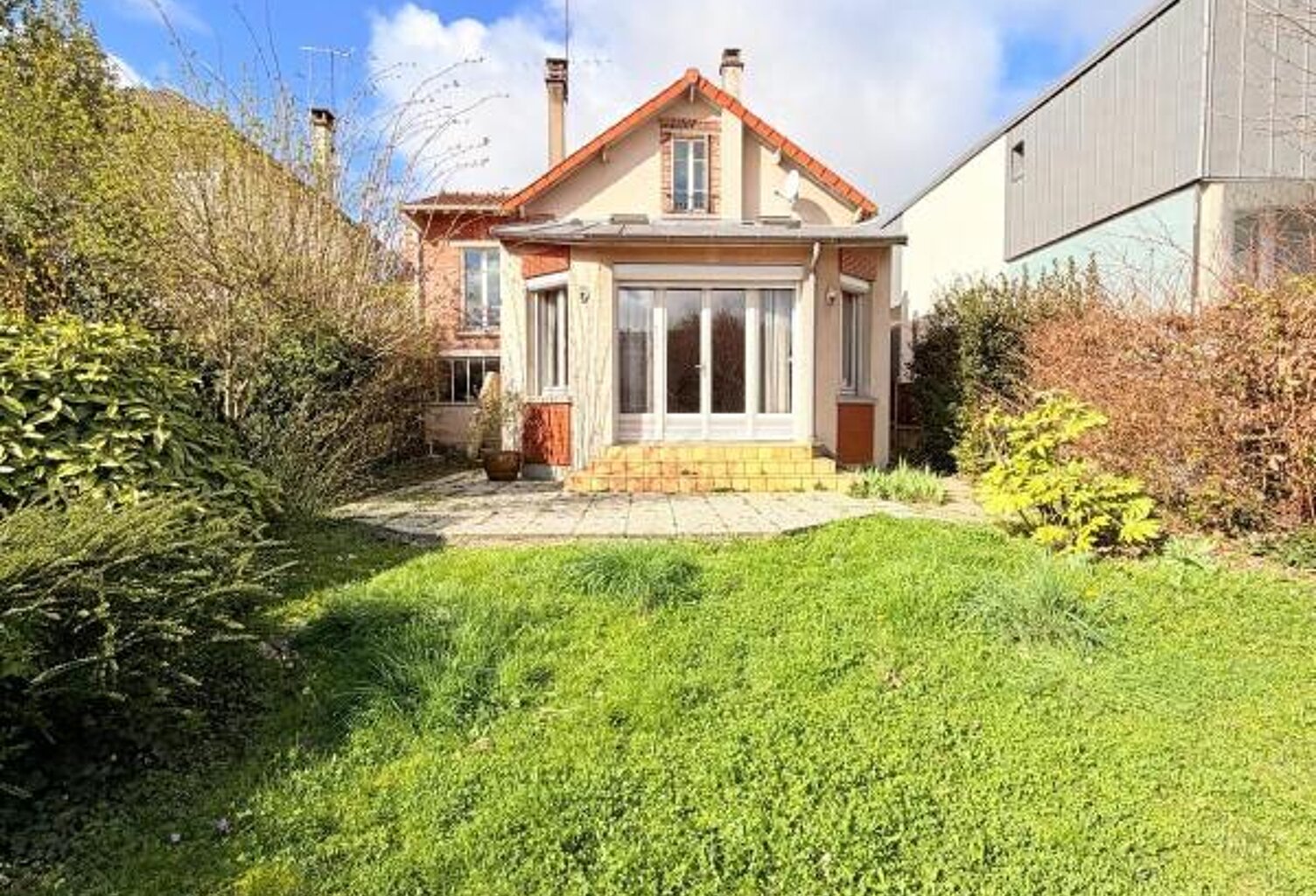 Maison À Vendre 6 pièces — photo 1