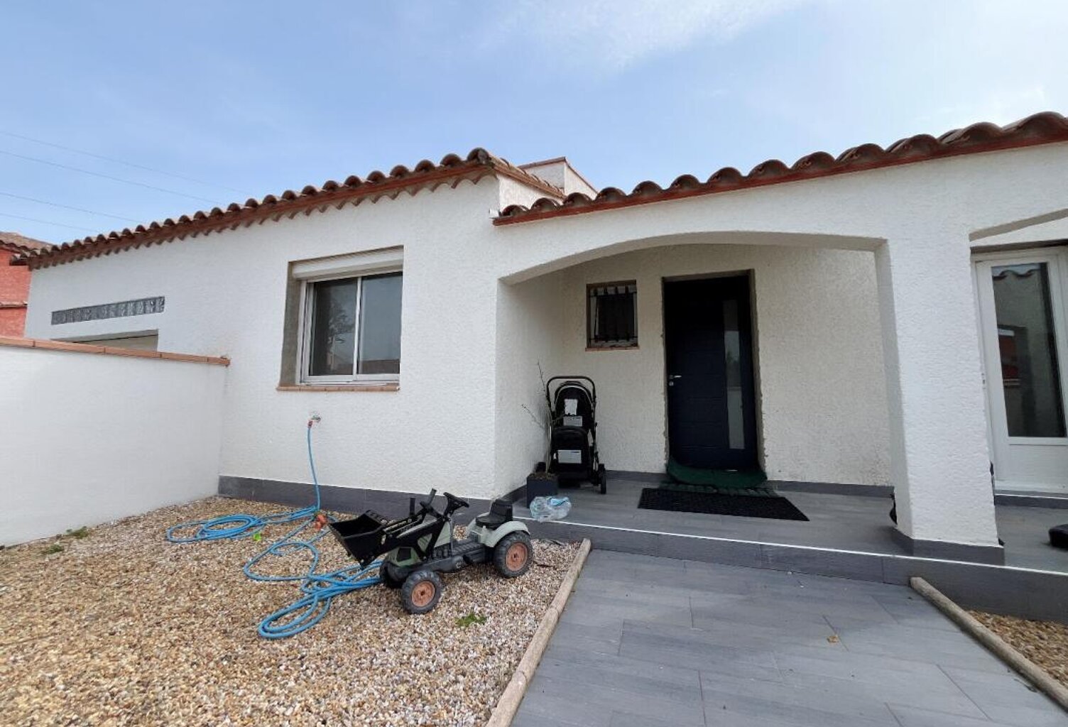 Magnifique maison en R+1 de 190 m²  comprenant 6 chambres sur un terrain 3 faces de 450 m² dans un secteur calme — photo 1