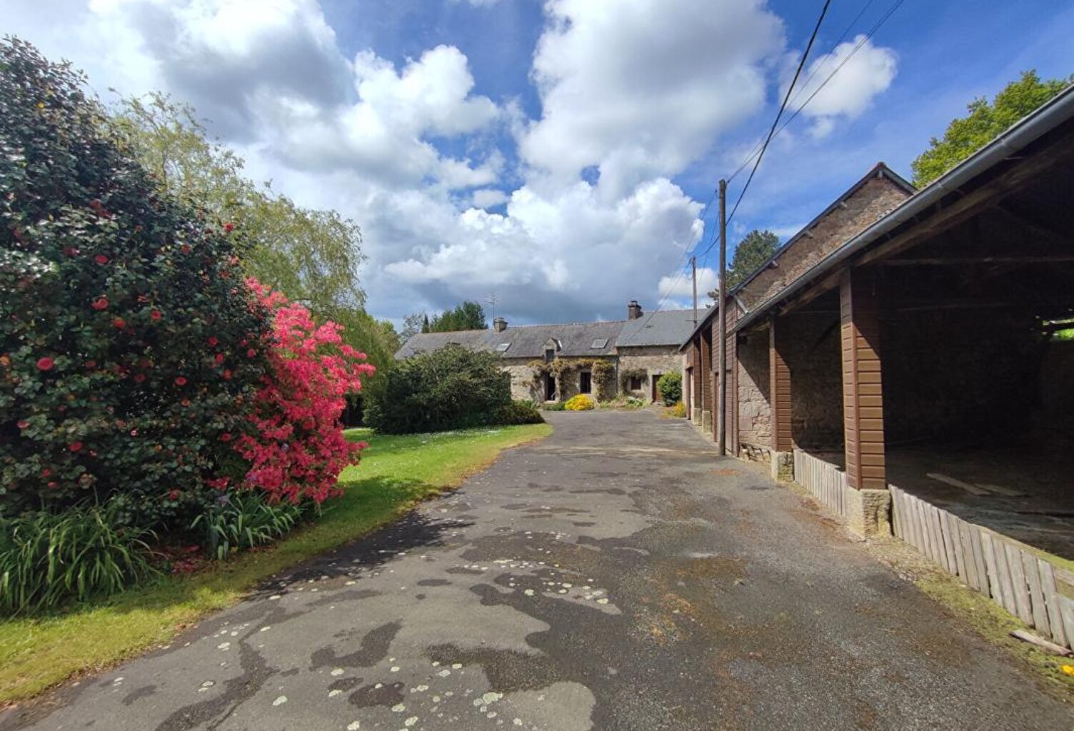 Maison traditionnelle de 163 m2 et ses dépendances — photo 1