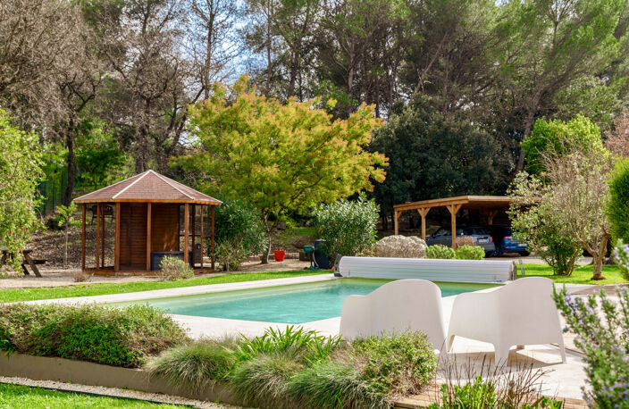 LA CRAU - MAISON 253m2 - PARCELLE 2200m2 - PISCINE - T2 INDE — photo 2