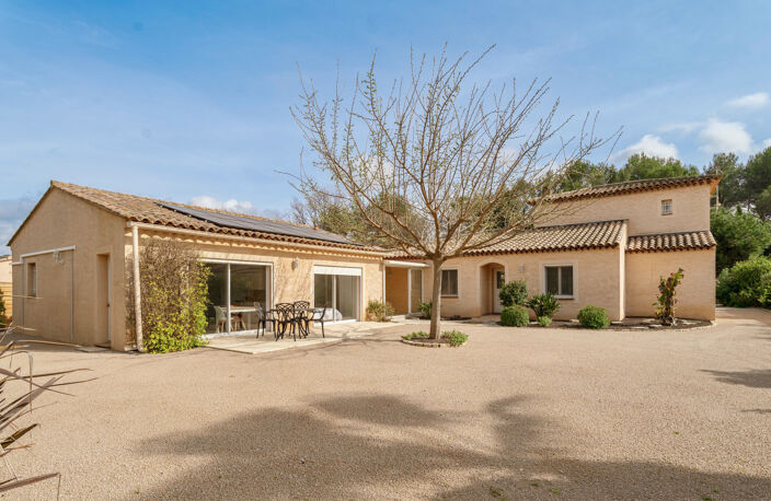 LA CRAU - MAISON 253m2 - PARCELLE 2200m2 - PISCINE - T2 INDE — photo 3