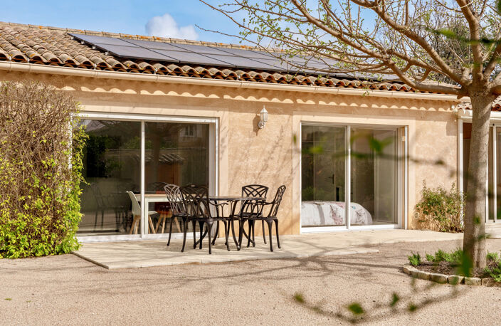 LA CRAU - MAISON 253m2 - PARCELLE 2200m2 - PISCINE - T2 INDE — photo 5