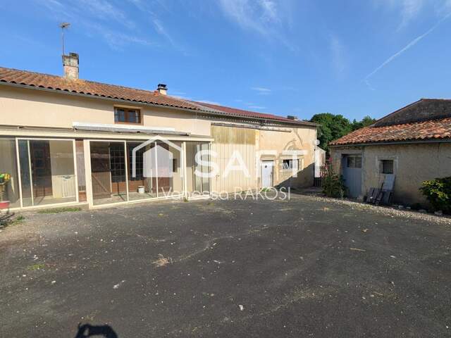 MAISON FAMILIALE AVEC 215 M² DE DÉPENDANCES — photo du bien