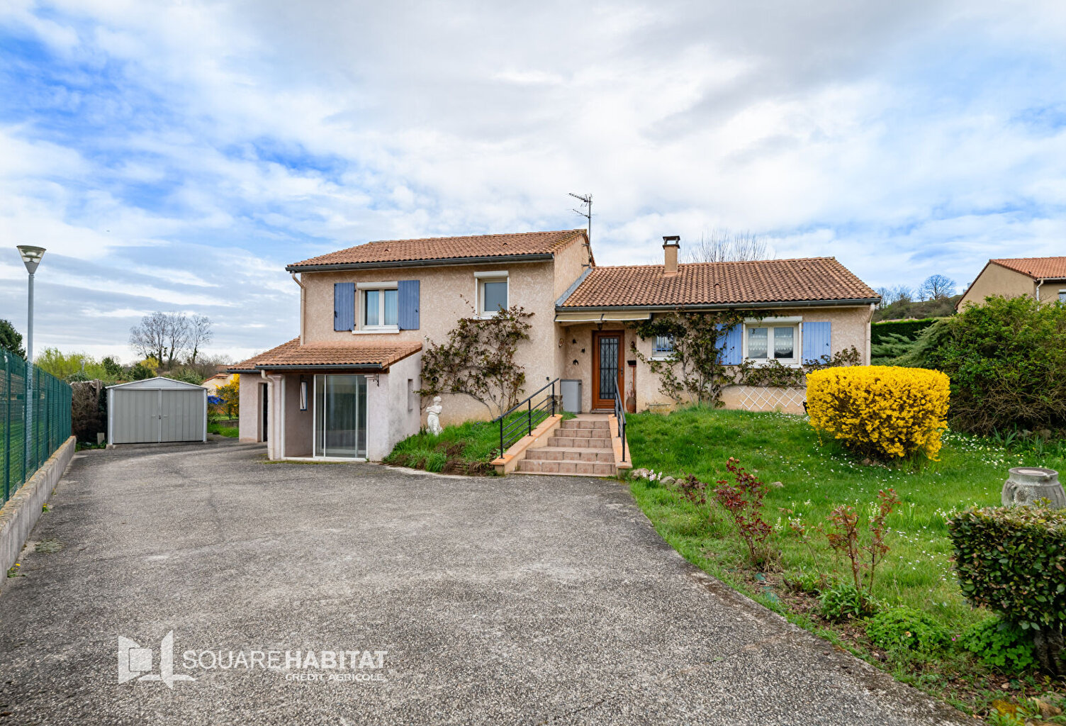 A SAISIR !!! Au centre du village, charmante villa de 140m² env. avec garage et terrain de 945m² — photo 1