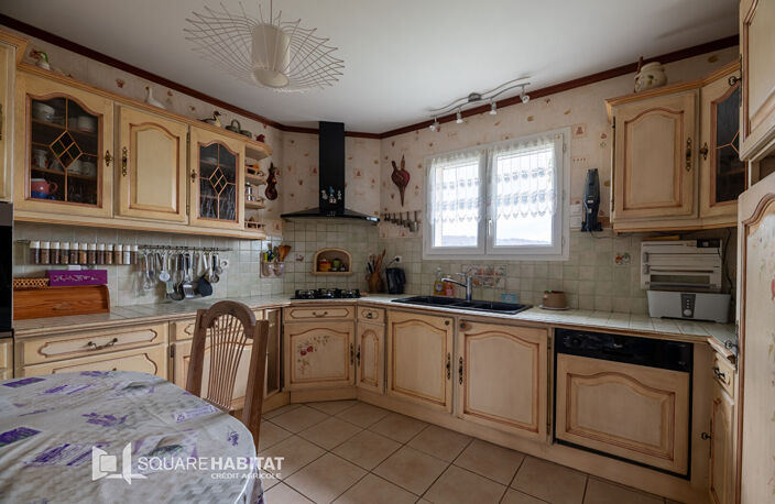 A SAISIR !!! Au centre du village, charmante villa de 140m² env. avec garage et terrain de 945m² — photo 2