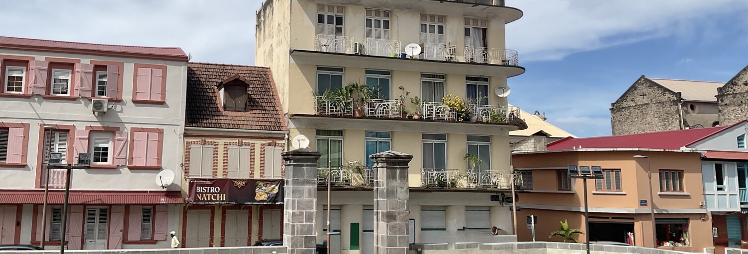 Immeuble  373 m² à vendre à Saint-Pierre (97250)