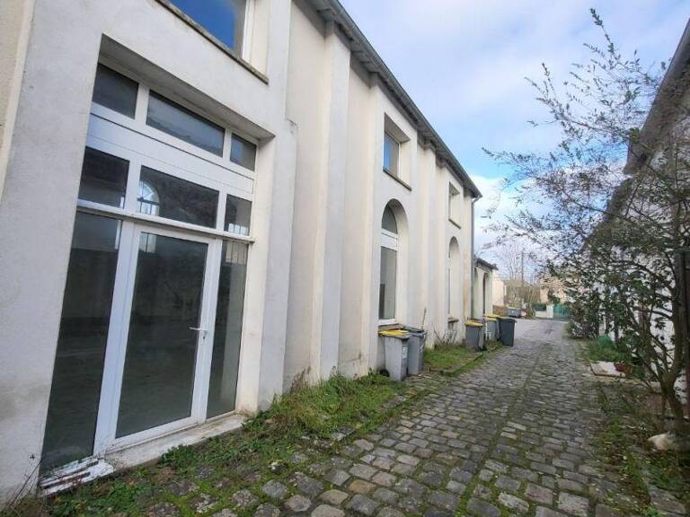 Vente Local d'activités 300 m&sup2; — photo 1