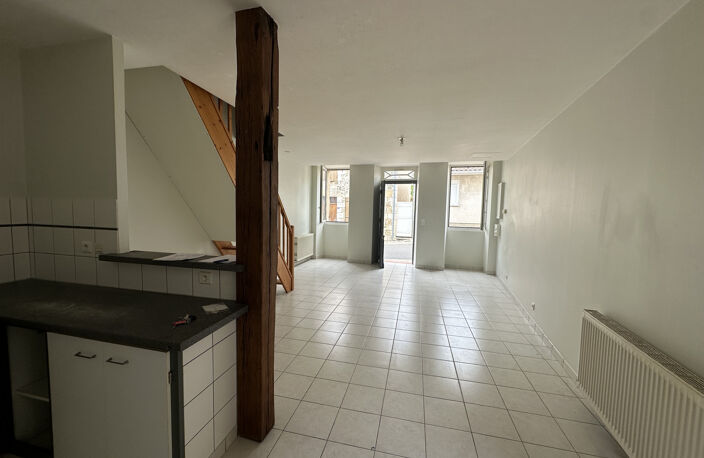 Au coeur d'un village à 10mns de Marmande, belle maison 3 chambres, garage et cour — photo 2