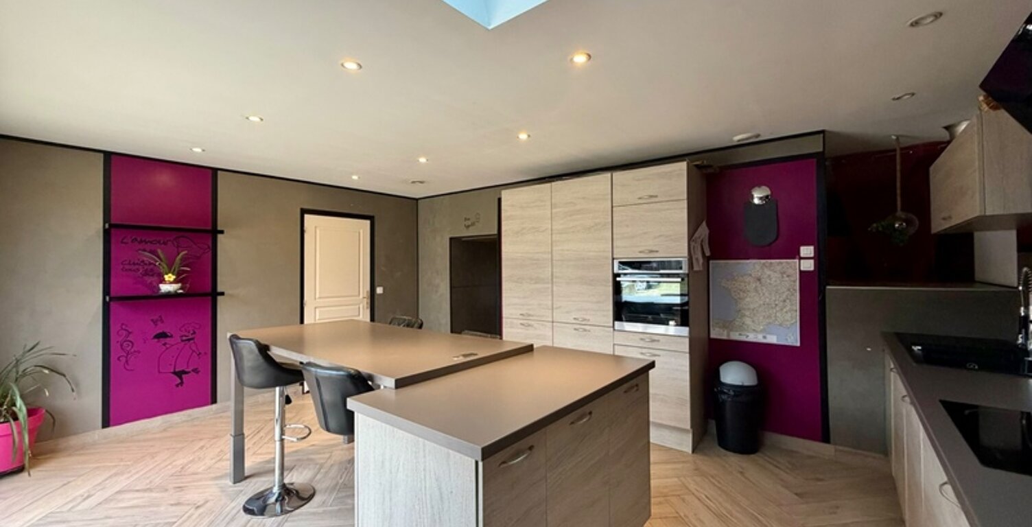 Maison familiale 4 chambres – 1 hectare de terrain – dépendances – Breil / Noyant-Villages — photo 1