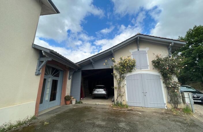Maison de caractère entièrement rénovée avec plusieurs dépendances — photo 2