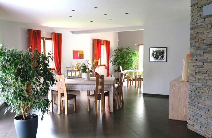 Demeure de prestige de 349m2 avec piscine et grand jardin — photo 2